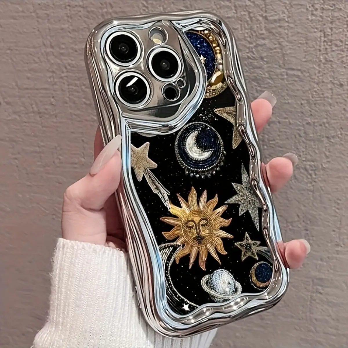 Featuring a Roman-Style Tarot Card Design with Sun And Stars Phone Case Suitable for iphone 17 Promax 16 15 14 13 12 Birthday Gift Or Holiday Present for Friends Family Boyfriends Or Girlfriends Made with Electroplated Wave Material in Silver
