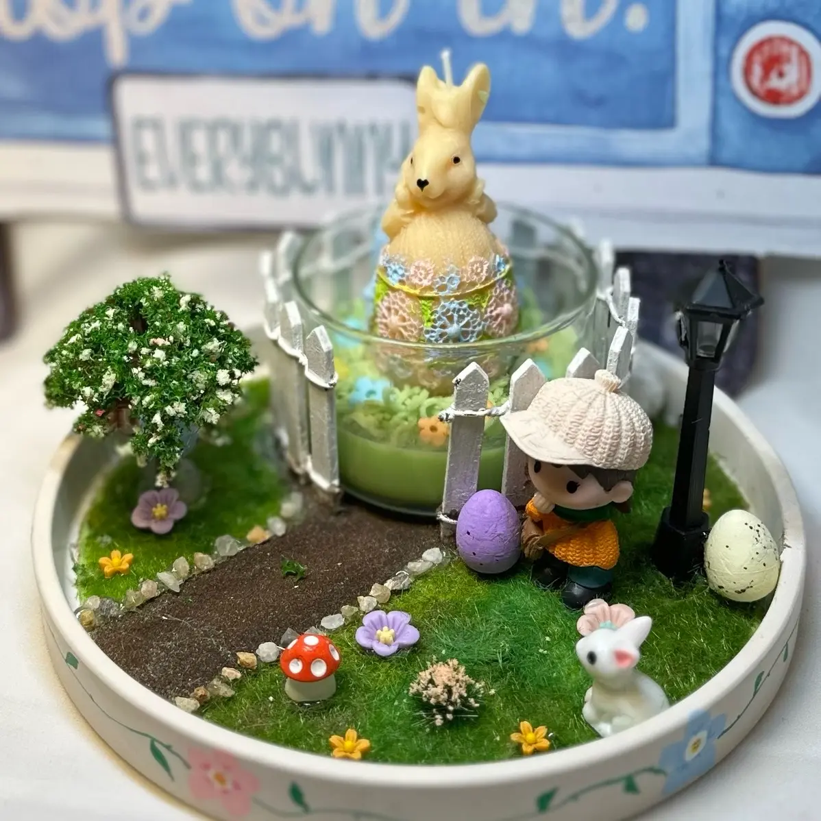 Table decoration with Easter candle