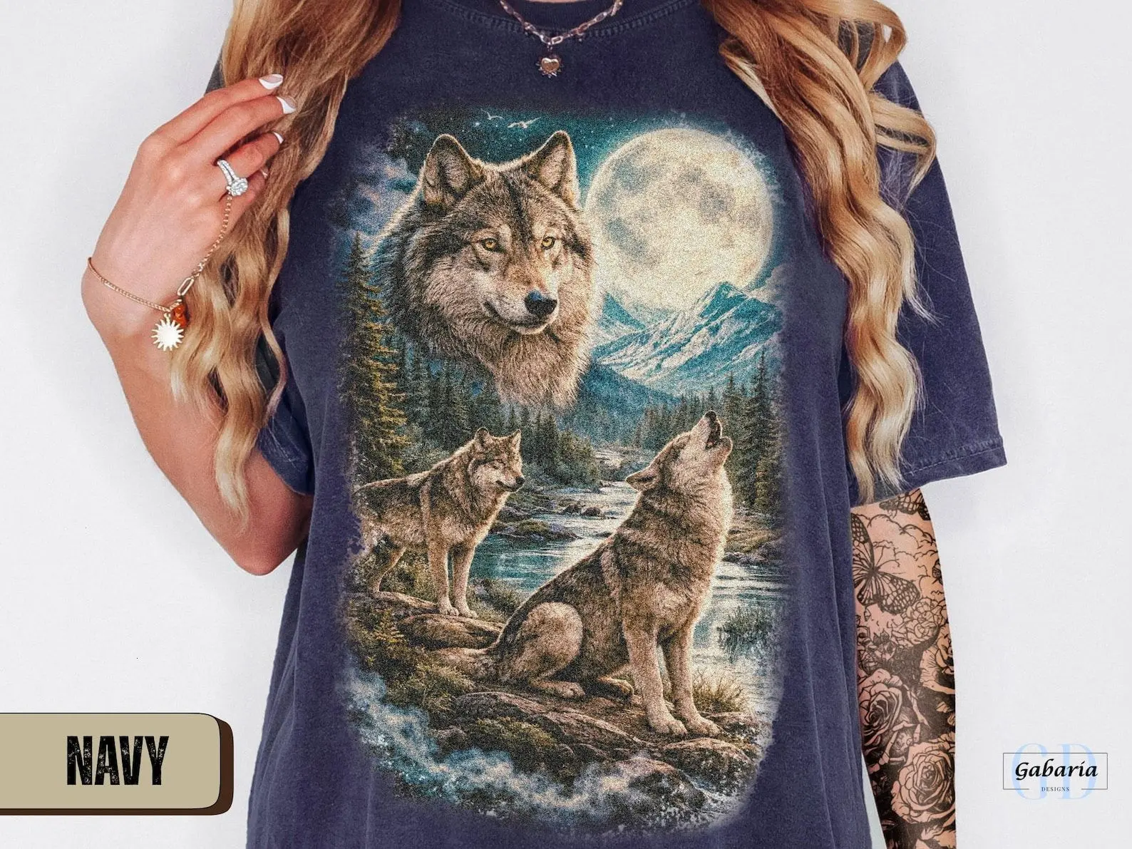 [Sale Up To 60%] Retro Wolves T-Shirt, Comfort Colors Boho Wolves Lovers Tee, Wolves Moonlight 90's Graphic Tee, Vintage Wolves Unisex Oversize Tee