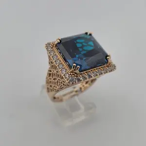 ANILLO 14K cuadrado piedra azul