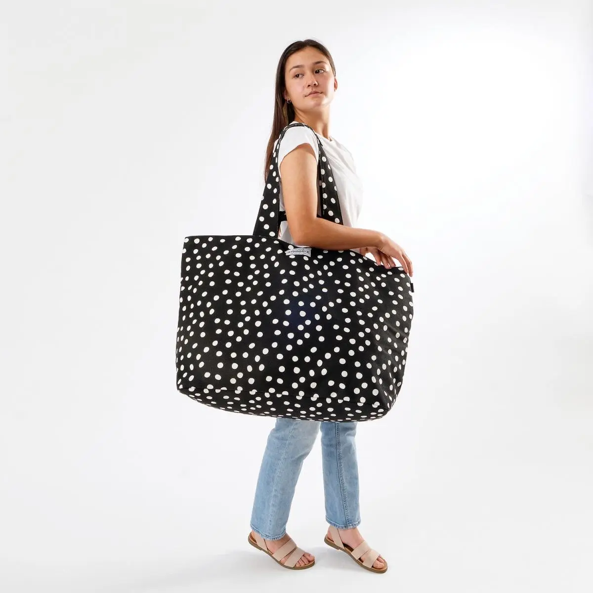 212 MAIN Dot Print Travel Duffle Bag - Multifunctional Portable, Stylish, Lightweight, Fit & Fresh Medport Design, Black & White Travel Companion, Multifunctional Portable Bag