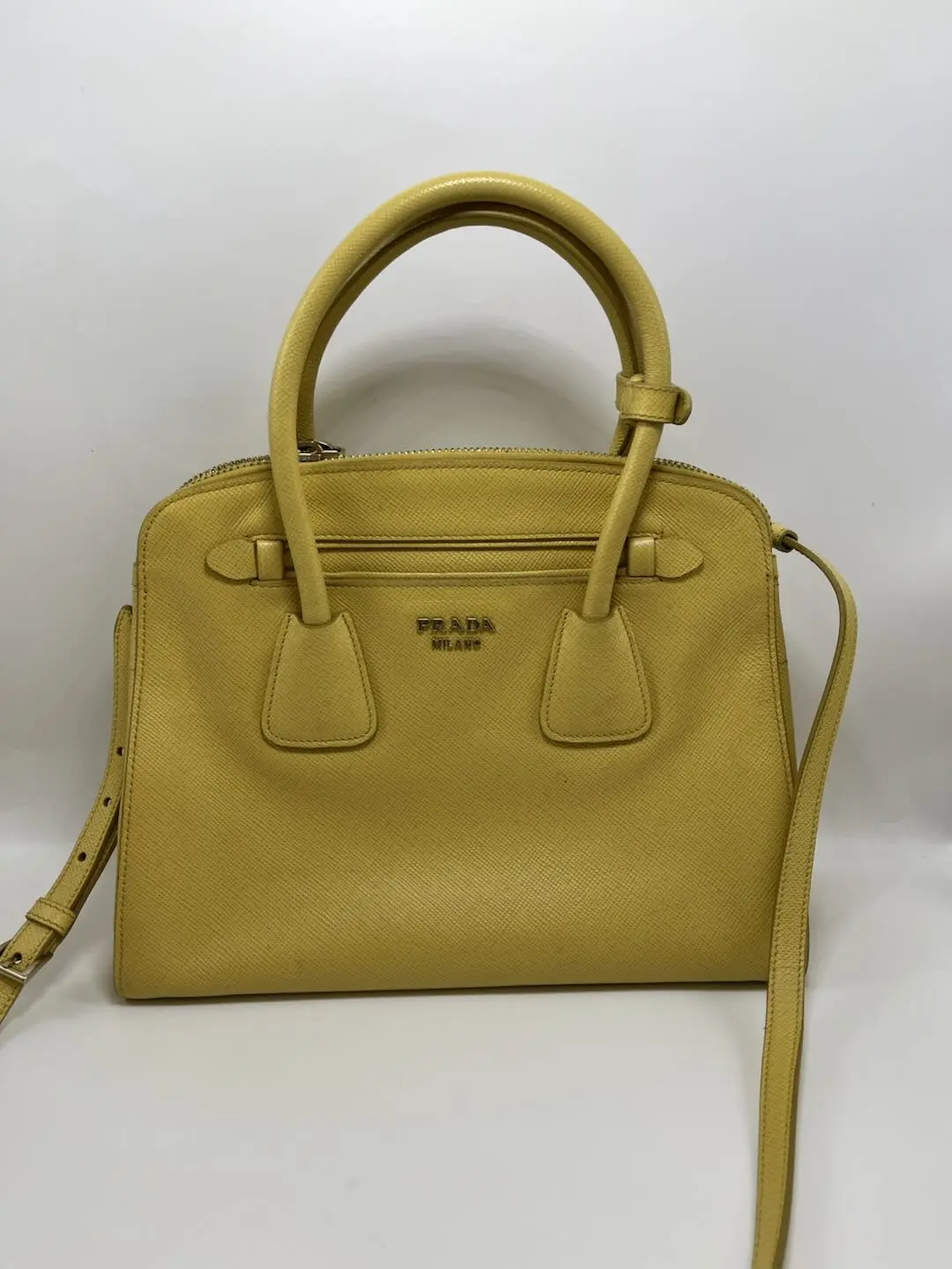 Pre-owned PRADA Leather Shoulder Bags US0040 Yellow Hand and Shoulder Bag, Original Packaging, Classic Design OH1060