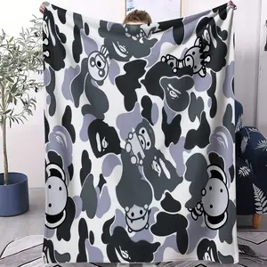 Street Style Camo Print Flannel Blanket, Soft and Fluffy, Warm and Breathable, Ideal for Trendy Youth for Home, Office and Travel Use, Perfect Gift for Family and Friends