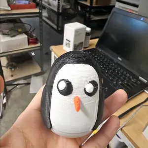 Wobbling penguin home decor figure