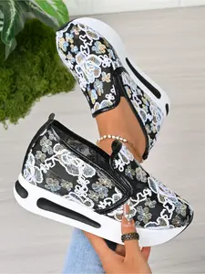 Women's Embroidered Mesh Wedge-Heel Rocker Shoes Breathable Casual Platform Slip-on Loafers with Retro Floral Embroidery / Comfortable Height Increase / Soft Sole Walking Shoes