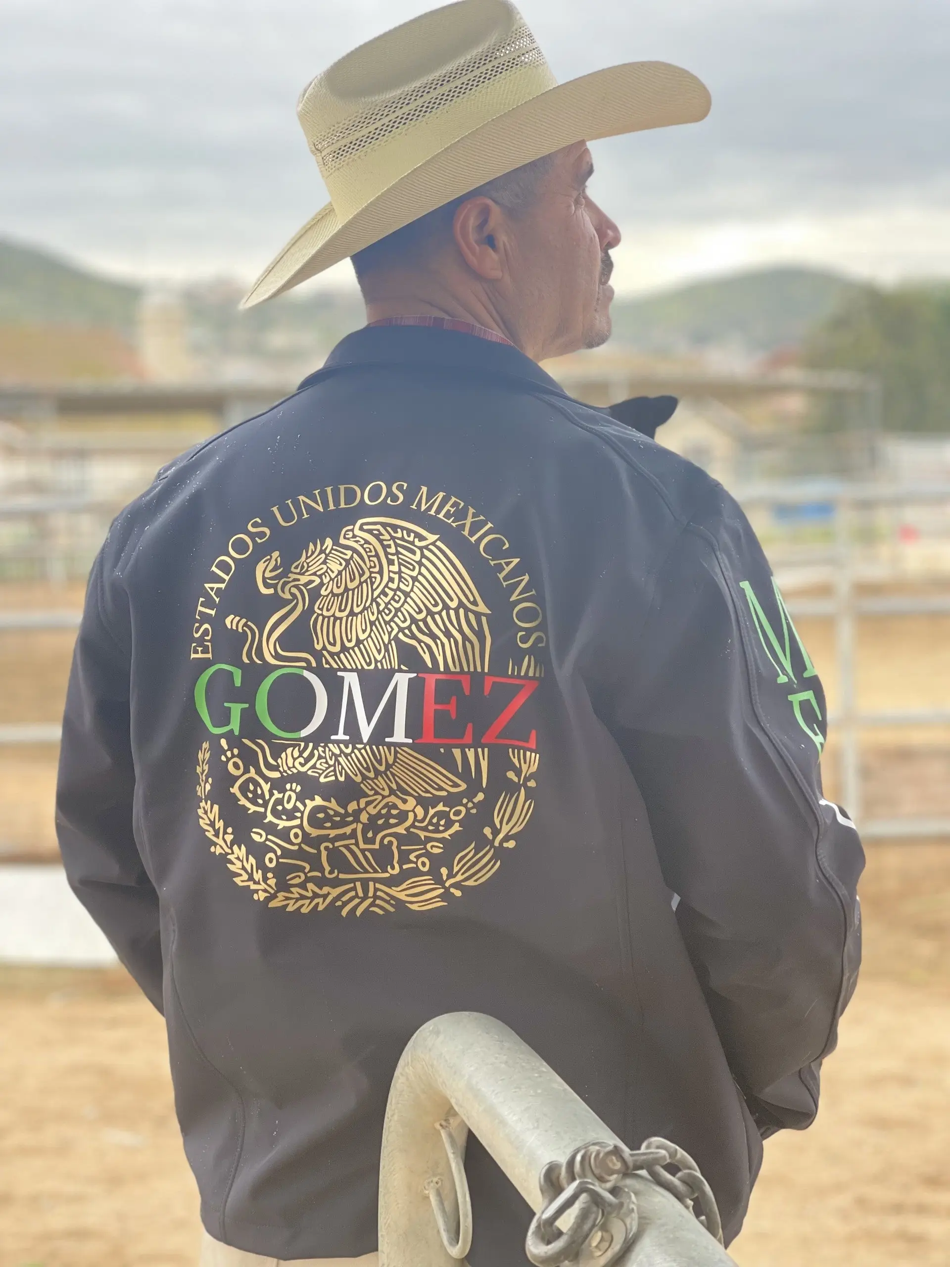 Mexican State Softshell Jacket - Long Zipper Closure 100% Polyester Woven Shell Water-Resistant Film Insert Microfleece Lining Comfortable Lightweight Menswear Personalized Options Beige Red Coat Tops