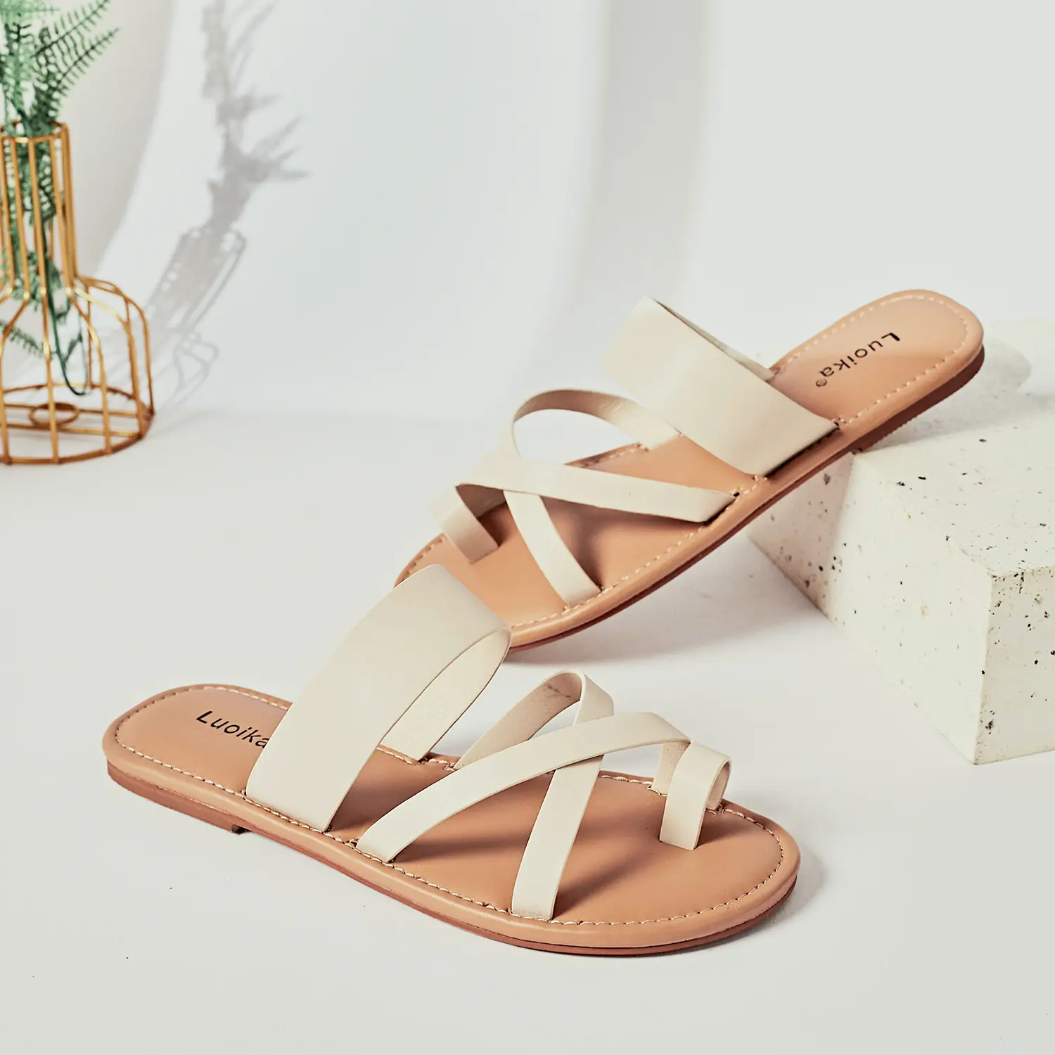 Women's Wide Width Flat Sandals, Flip Flop Slides Sandal Casual Strapy Sandal Slip on Summer Beach Shoes for Women.