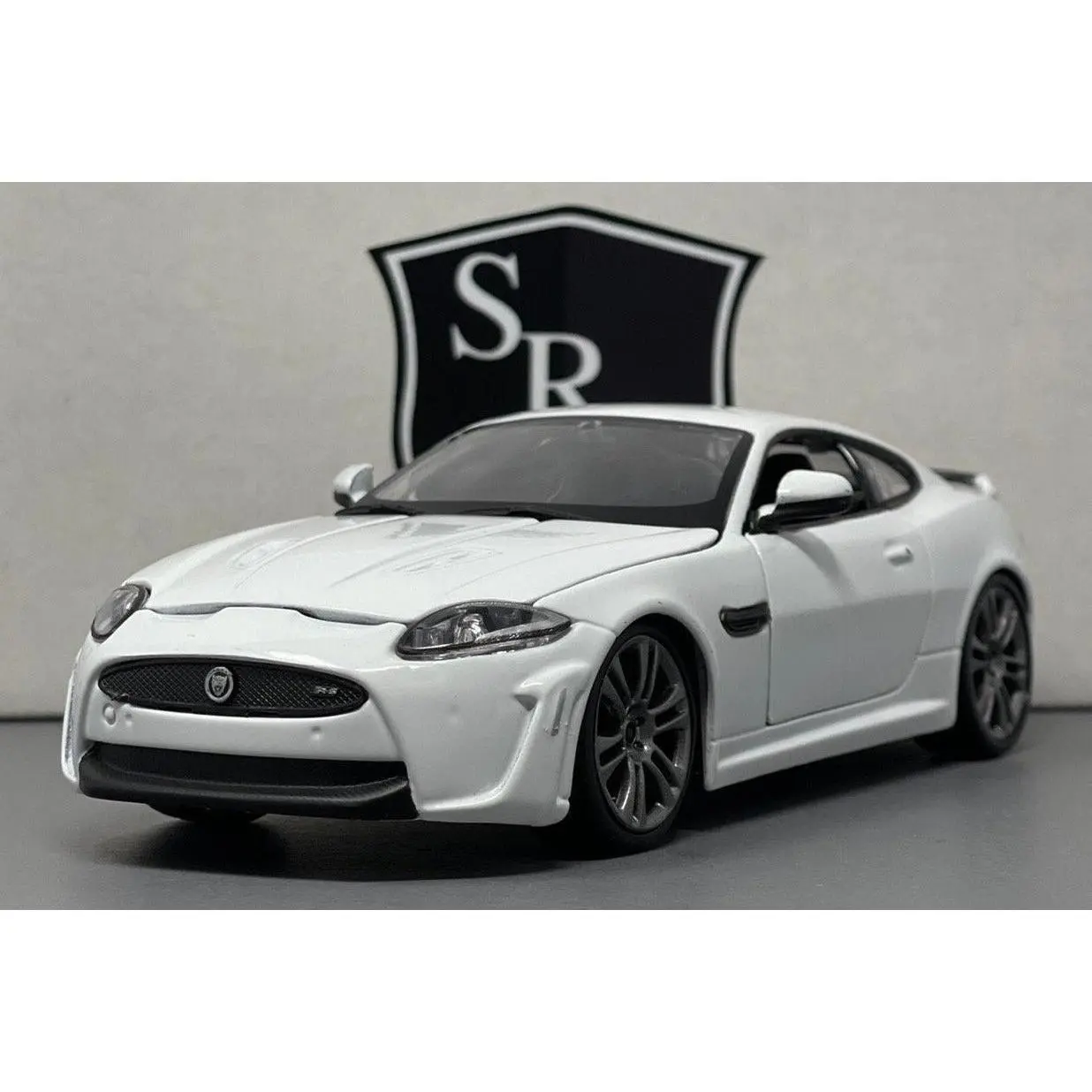 Jaguar XKR-S - White - Bburago 1:24 Diecast