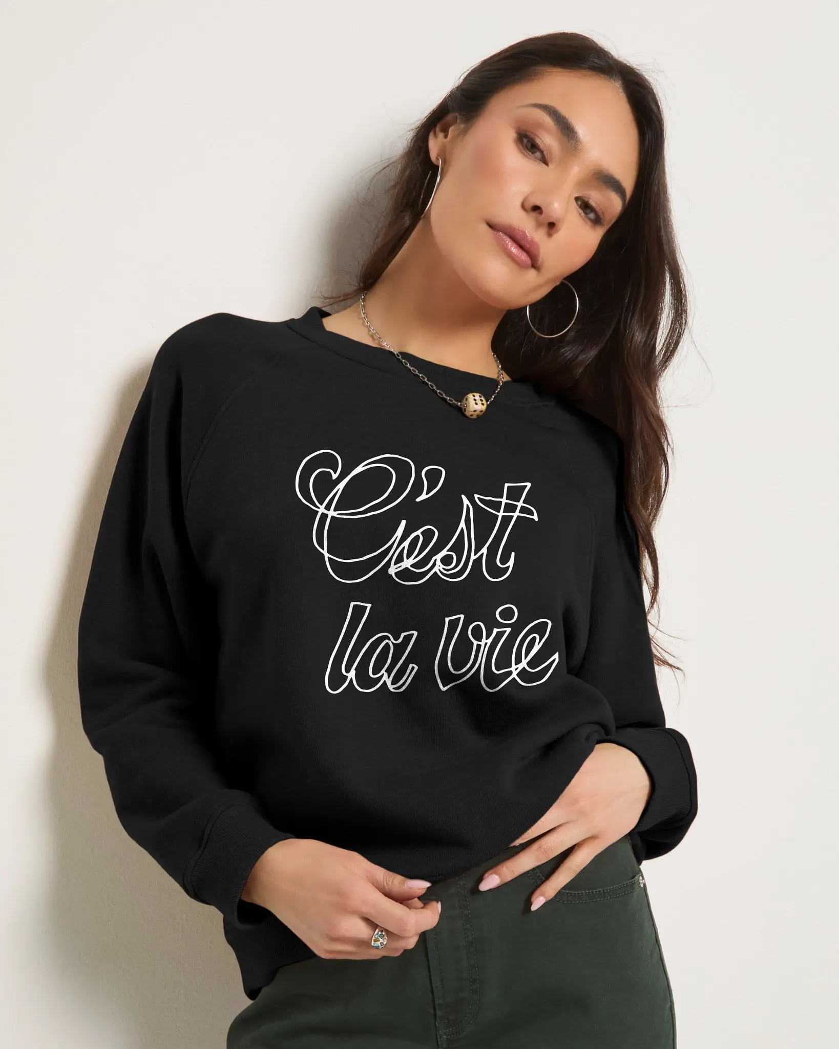 Women's Casual Tops, C'est la Vie Graphic Raglan Sweatshirt, Soft Long Sleeve Pullover with Round Neck