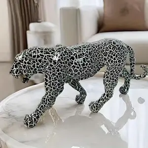 Leopard Design Home Ornament, Creative Cute Blcak and Wihte Crack Leopard Design Living Room Decorations, Resin Craft for Home Decor, Home Fashion Statue Father's Day Gift