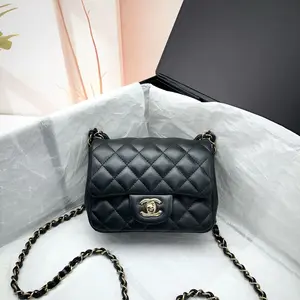 Pre-owned CHANEL Lambskin Shoulder Bags 6.69'' R8109 Shoulder Bag C536630270 0116 T1 Chloe