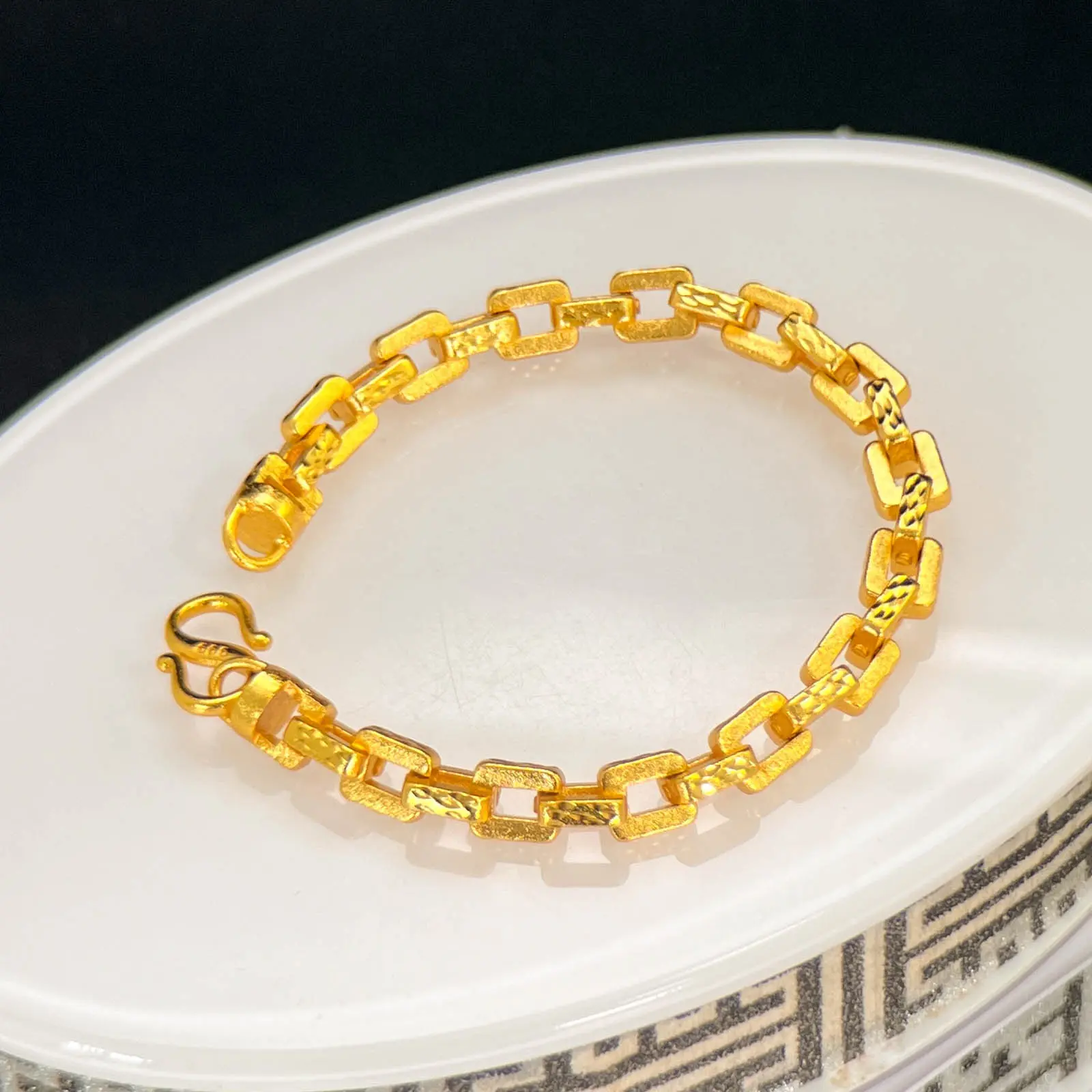 Unisex Big Chain Fashion Accessories, Fashionable Bracelet with Ring Buckle, Square Box Chain Necklace, Dropship Ready Single Piece for Dropshipping Trendy Jewelry Trendy Bangles