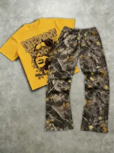 The men's two-piece set includes a T-shirt with stars, letters, and a graphic print, and a pair of trousers; a crew neck short-sleeved T-shirt and slim-fit trousers; knitted fabric; suitable for everyday wear and all seasons; Camo Set