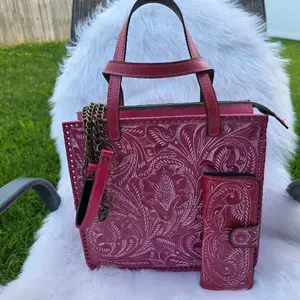 timida tote