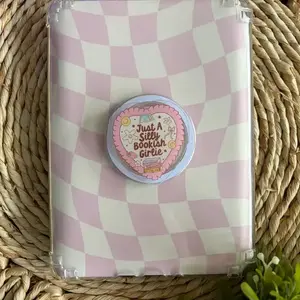 Just a silly bookish girlie E-Reader/ Phone Grip