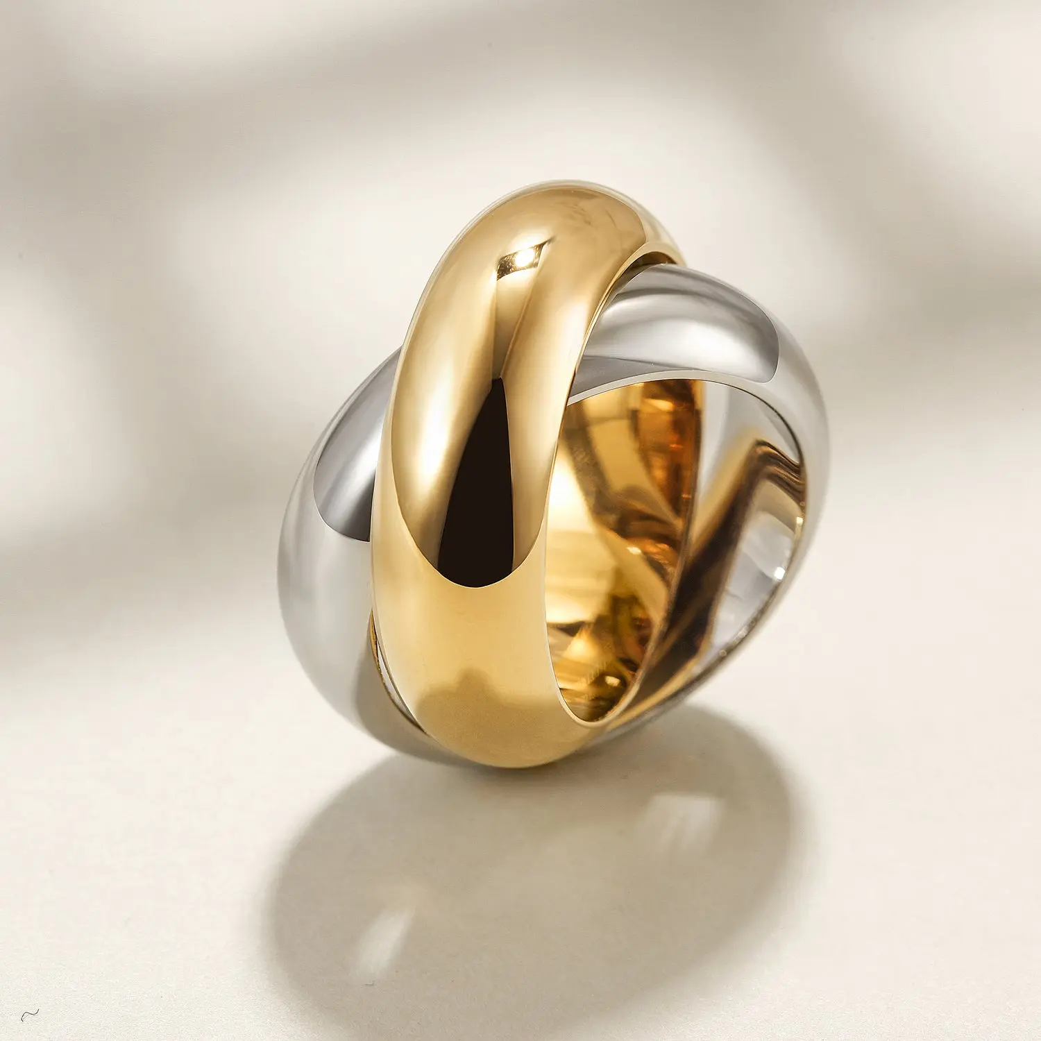 Iconic Rolling Ring - Criss Cross, Geometric Bands, Alternative Artistic, Kinetic Style - Elegant Design, Smooth Grip, Hypo-Allergenic Material - Ideal for Everyday Wear - 1 Ring & 1 Gift Box, Criss Cross Rings, Alternative Artistic Rings