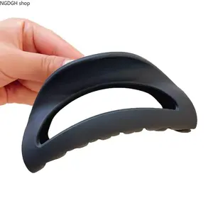 Women's Matte Black Large Hair Claw Clip - Trendy Oversized Curved Wide-Tooth Jaw Clamp, Strong Non-Slip Grip, Durable Lightweight Plastic, Ideal for Thick Hair Ponytail Bun Updo Daily Hairstyle (Sports & Outdoor Camping Hiking Hammocks Accessory)