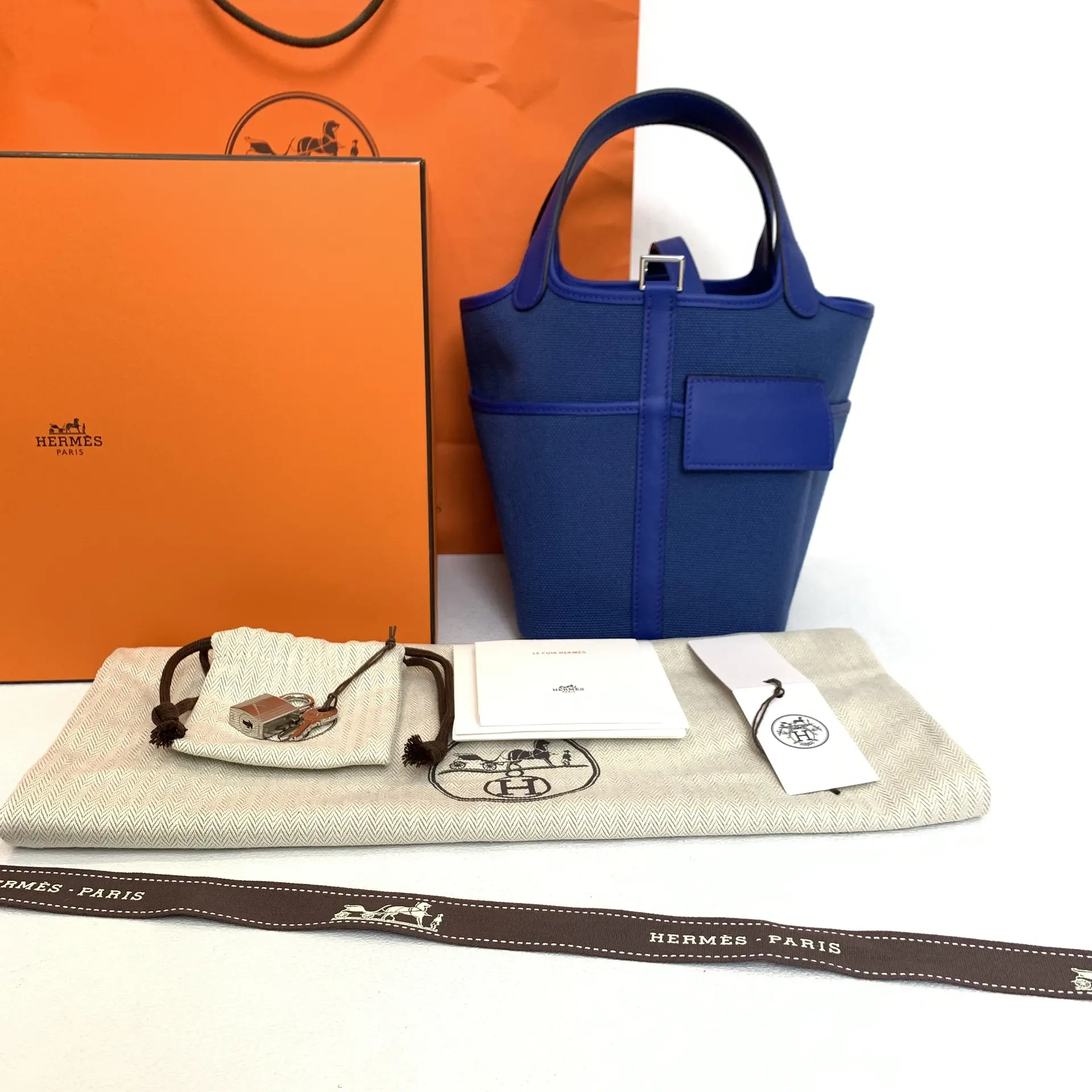 Pre-owned HERMÈS Leather tote bags CALUXB Toile Geoland Cargo Picotin Lock 18 Palladium Hardware