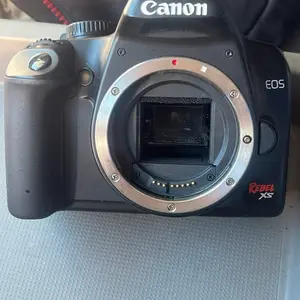 Canon Digital Camera with 42x Optical Zoom Lens and High Resolution Imaging xsi