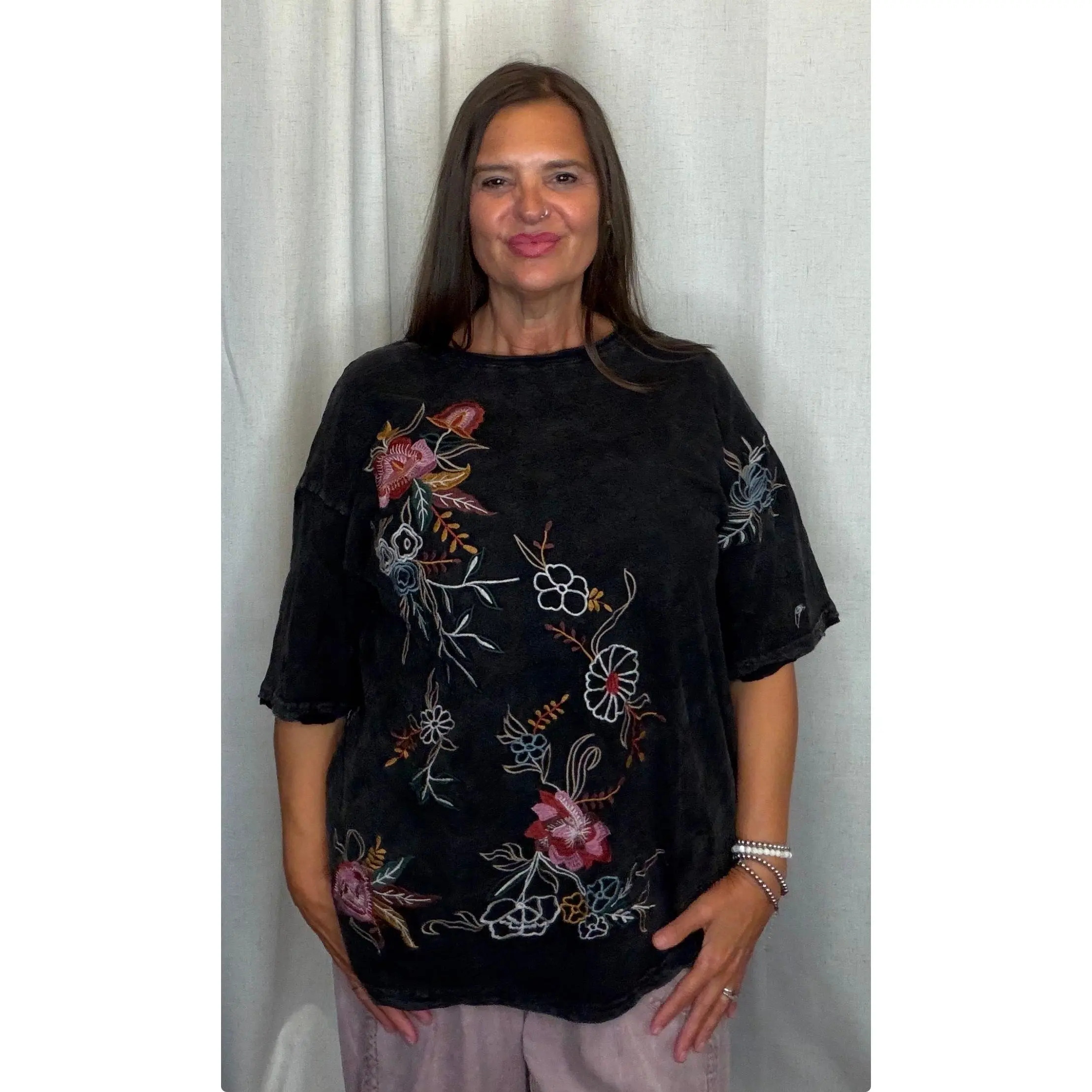 Mineral Washed Embroidered Tee – Black