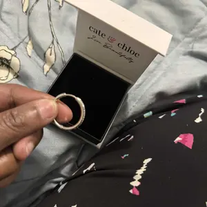 Product Review of Cate & Chloe Bianca 18k White Gold Plated 25mm Hoop Earrings for Women – 34 Simulated Diamond Crystal Hoops – Hypoallergenic, Lead & Nickel Free Lightweight Earrings with Secure Latch Back – Premium Gift Box Included, American Owned Brand from C**E ** l**l