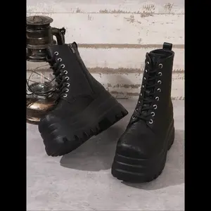 Valentine's Day Women's Square Toe Solid Color Lace Up Ankle Platform Boots, Western Cowboy Boot, Casual Comfortable Black Platform Cowgirl Combat Boot for Daily Wear, Female All-match Trend Shoes for Winter
