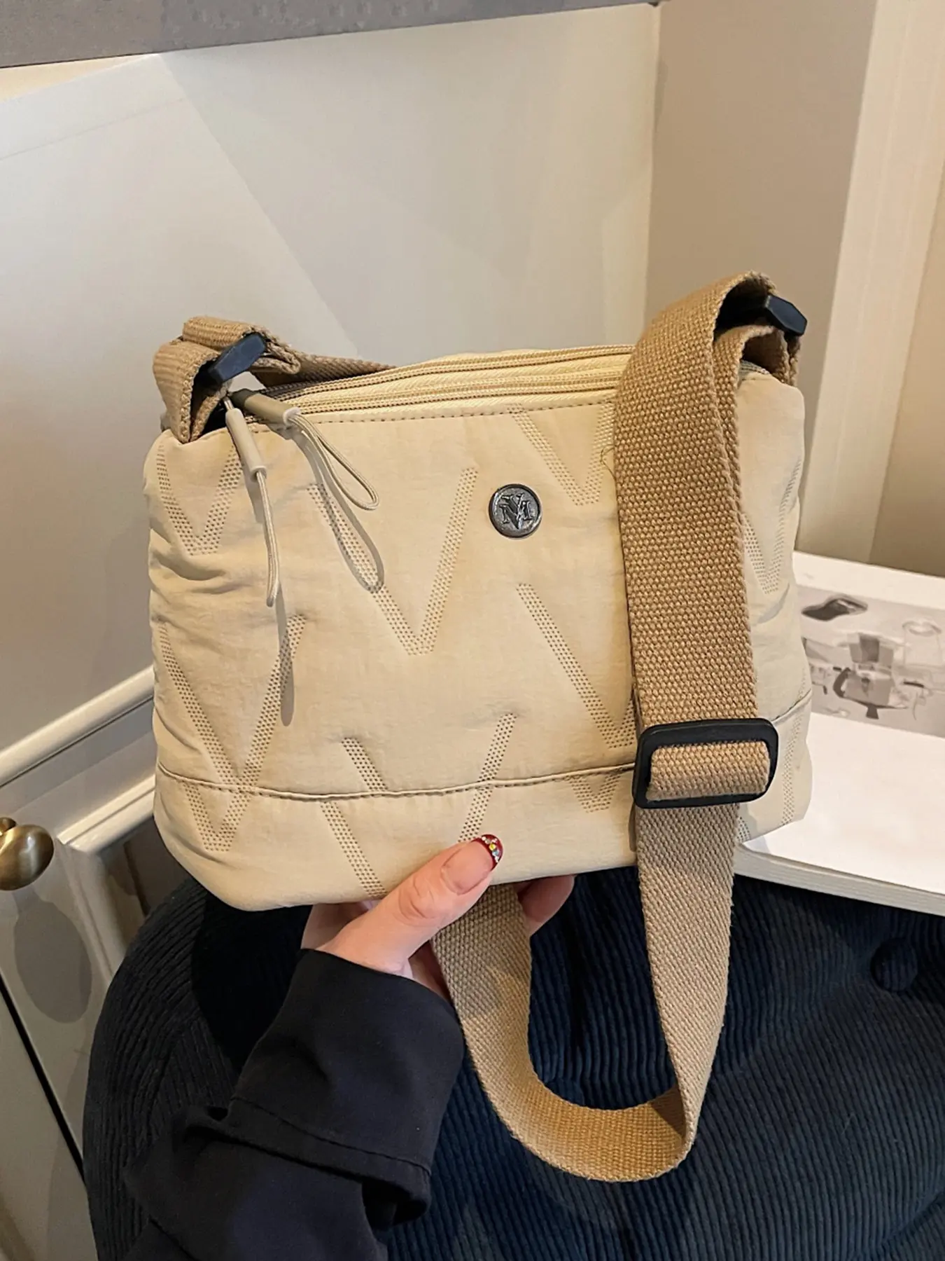 Retro fashion simple shoulder bag, niche design wide shoulder strap postman style leisure commuter shoulder bag, multi-color optional, Casual crossbody bags, suitable for daily travel, shopping and dating, Crossbody Shoulder Bag