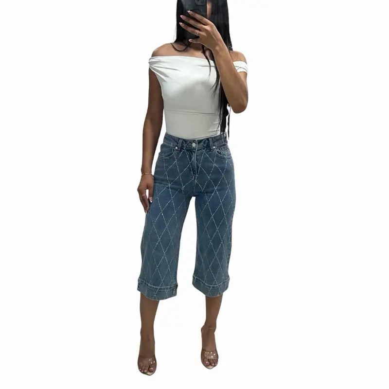 Diamond Jorts Shape Design Detail Rhinestone Women's Fashionable Denim Capri Pants with Rhinestone Accents