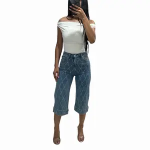Diamond Jorts Shape Design Detail Rhinestone Women's Fashionable Denim Capri Pants with Rhinestone Accents