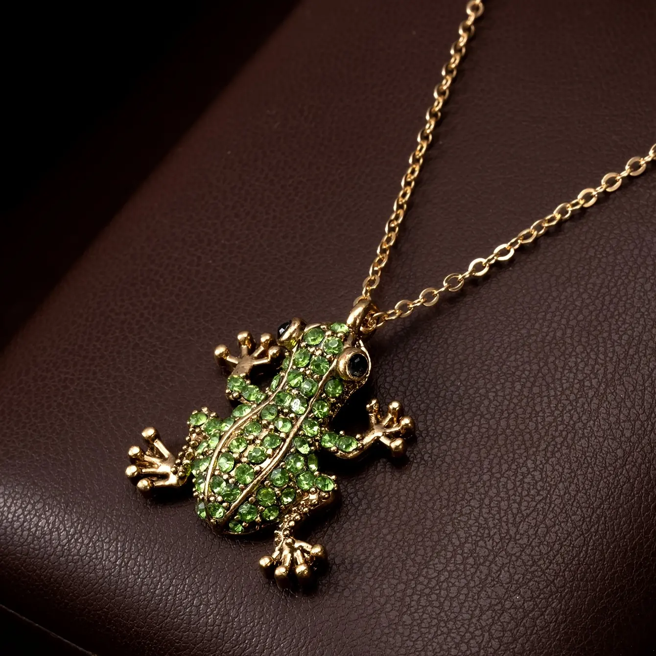 New High-End Versatile Frog Pendant Necklace, Suitable for Daily Casual Commuting, Neat And Generous, Pendant Necklace with Design And Fashion Sense, a Necklace Suitable for Long-Term Wear