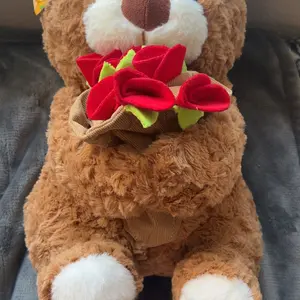 1PC Plush Cuddly Teddy Bear/Little White Sheep with Red Rose Bouquet - Soft Stuffed Animal Toy, an ideal gift for Valentine's Day, Mother's Day, anniversaries, birthdays and romantic occasions