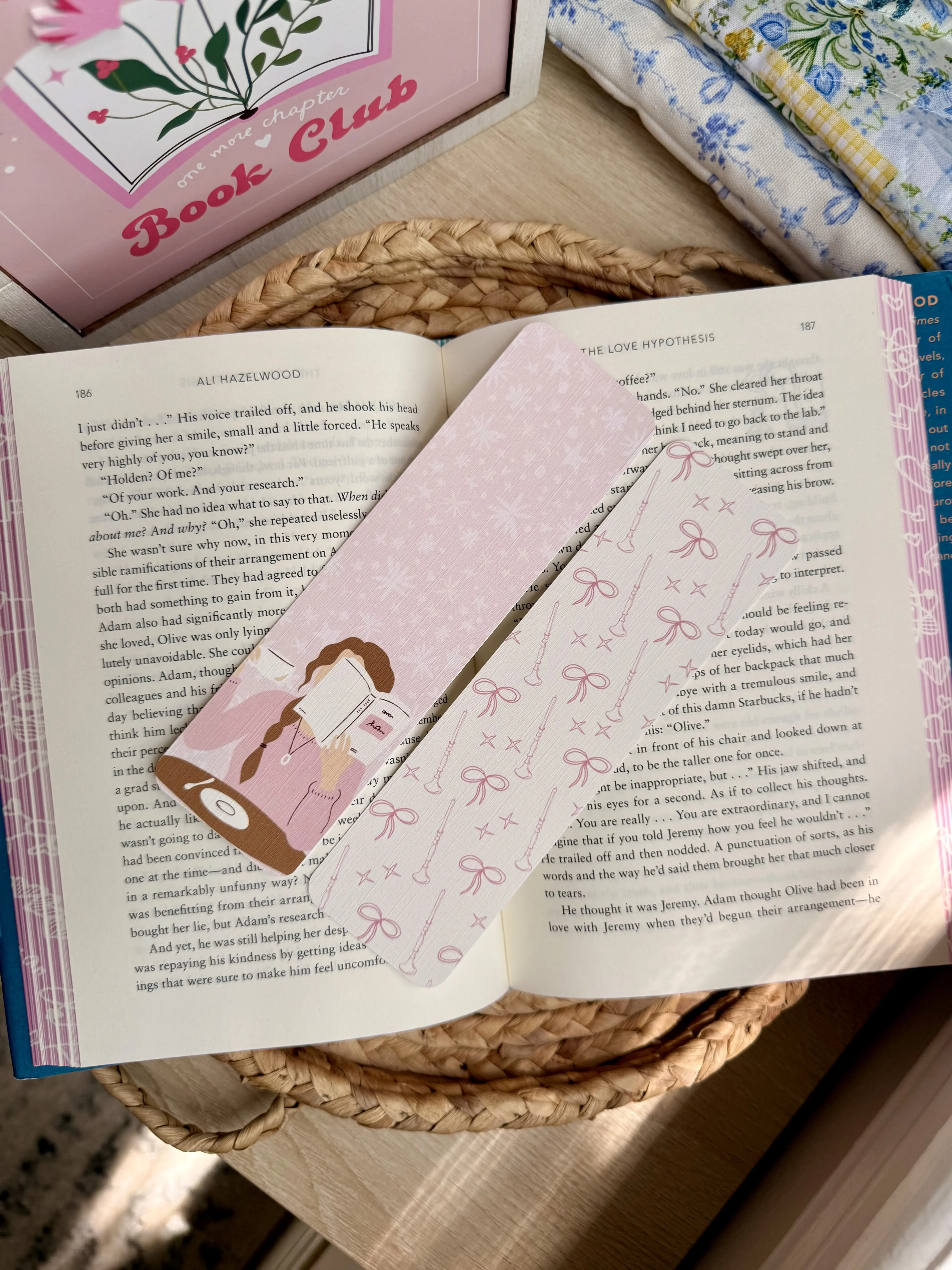 Girl-Focused Bow Bookmark for Reading, Office Stationery Bookmarks for Book Lovers