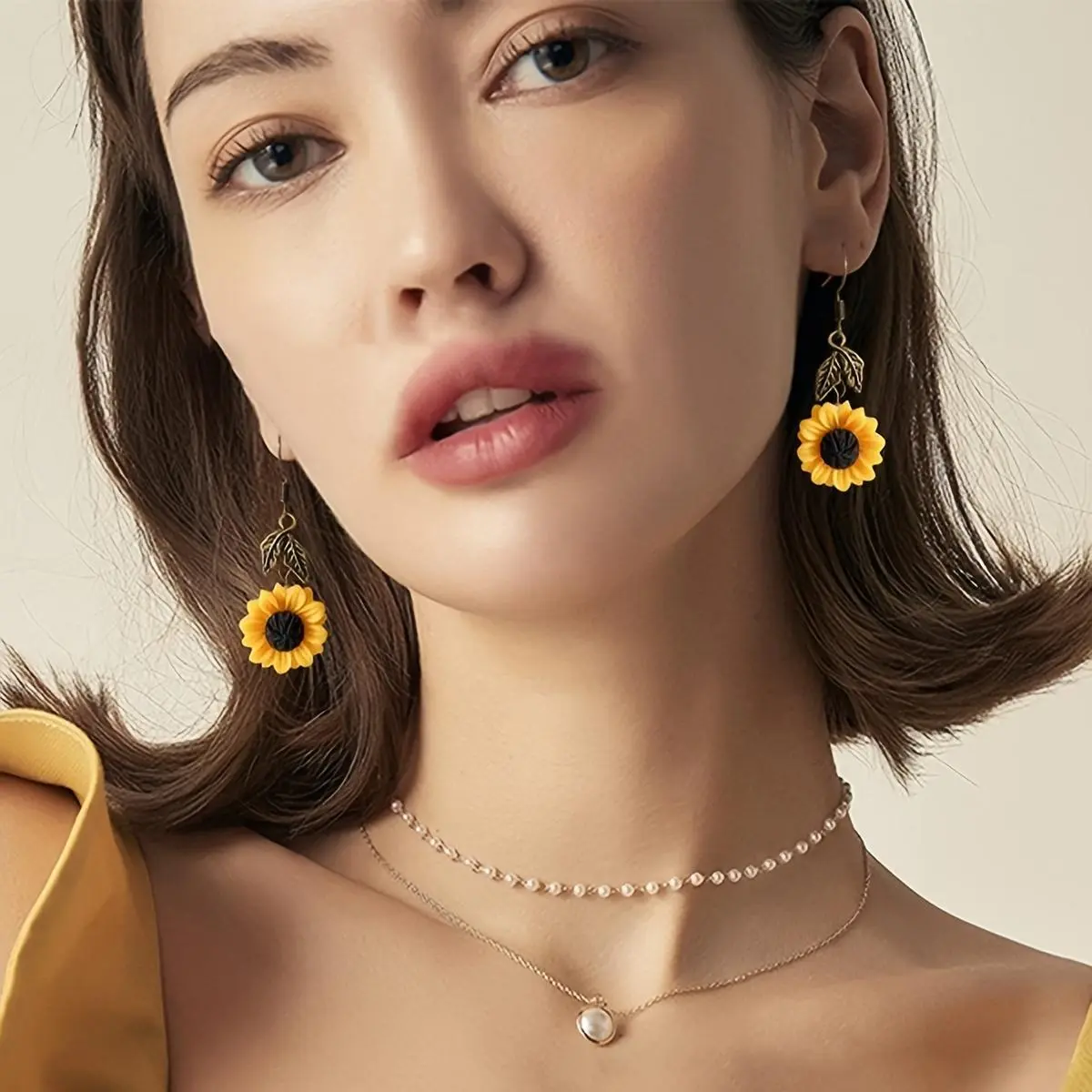Vintage-Inspired Bronze Sunflower Dangle Earrings - Resin Crafted, Artistic Vintage Style, Embellished Flower Design, Stainless Steel Hooks, Ideal for Casual Attire, Artistic Vintage Earrings