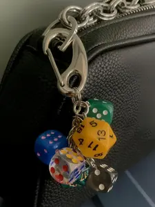 Exquisite and fashionable keychains, Keychain Charm, fashionable jewelry for men and women's keychains, suitable for daily wear, vacation and dating occasions, and also a surprising and exquisite small gift.