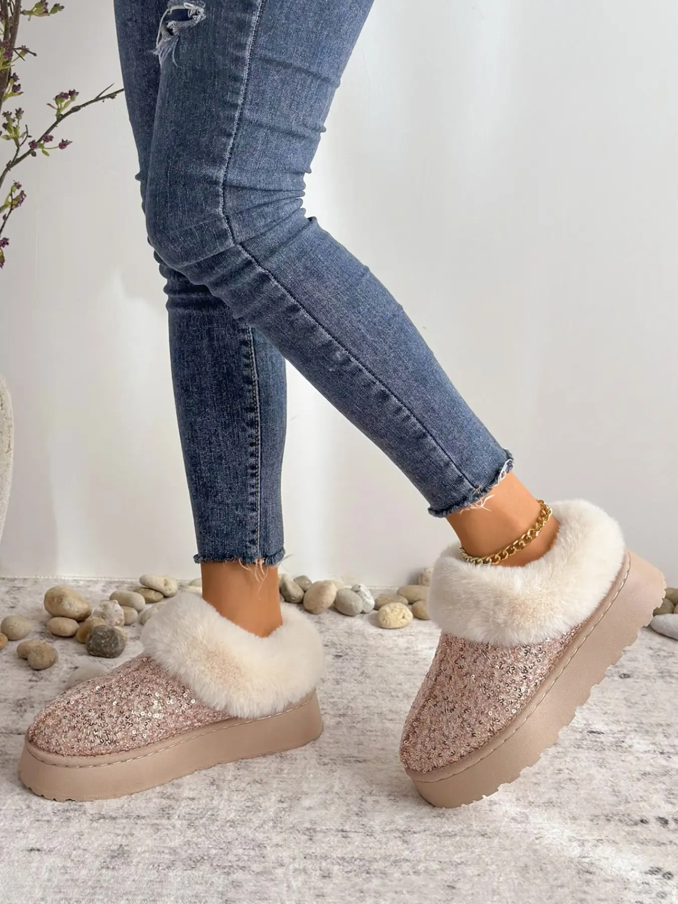 Shiny sequined snow boots, Winter booties for ladies in winter, with thick warm lining, non-slip wear-resistant platform, suitable for camping and outdoor activities, universal couple design, Valentine's Day gift