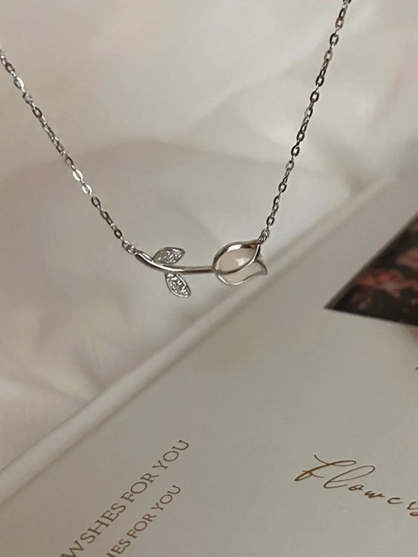 Tulip Design Pendant Necklace, Alloy Necklace, Elegant Minimalist Necklace for Women & Girls, Trendy All-Match & Exquisite Jewelry for Birthday Gift, Dainty Necklace, Minimalist Chain, Dainty Layering Jewelry, Fashion Accessory Necklace