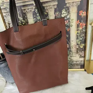 Pre-owned Loewe TOTE BAG in Rich Brown Leather with Classic Design and Durable Straps for Everyday Use