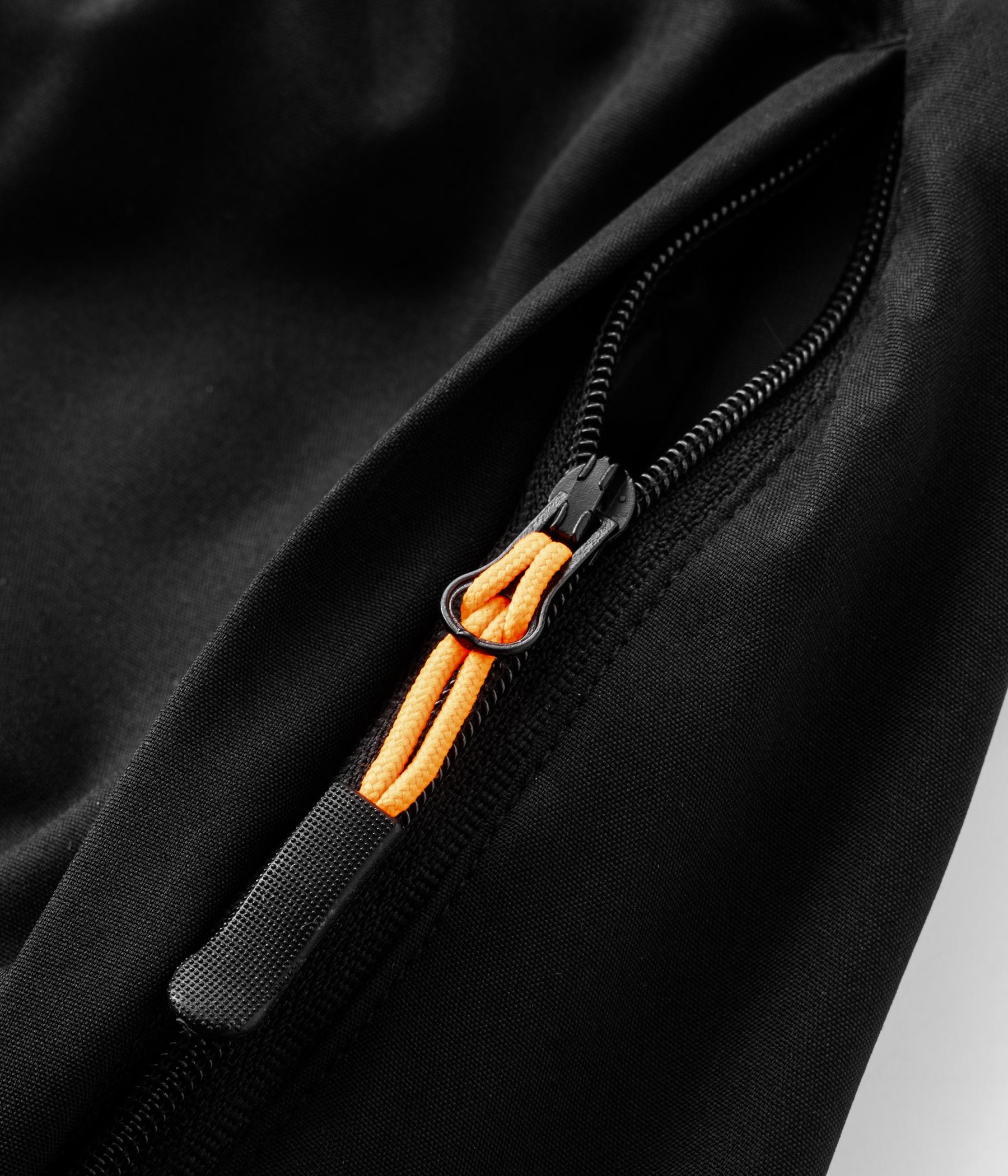 Men’s casual shorts—loose, comfortable, and breathable athletic shorts with reflective stripes on both sides of the legs. Available in multiple colors and suitable for all seasons; ideal for outdoor sports and fitness activities.