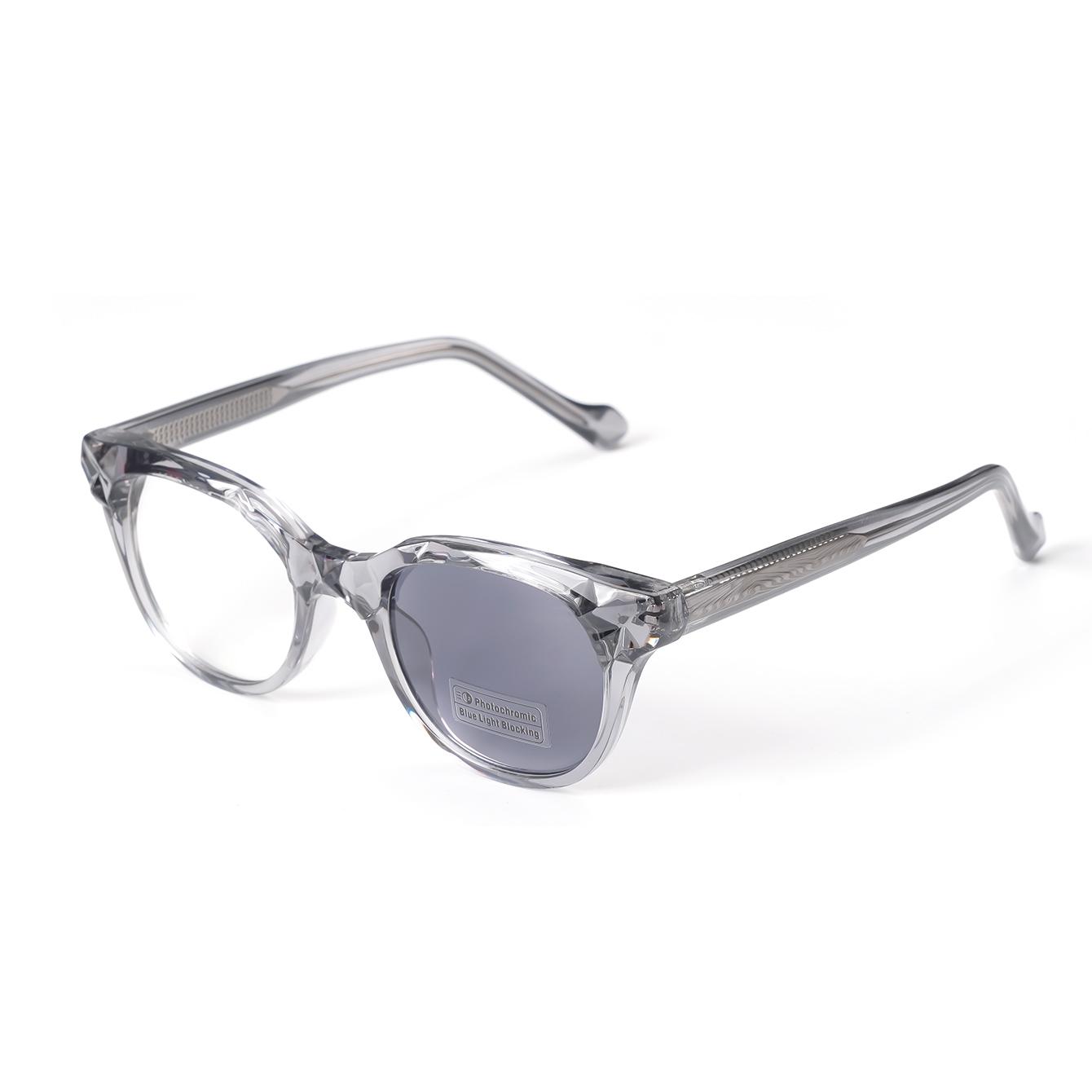 The original design features stylish and contemporary diamond-cut gradient lenses, offering both sun protection and effective UV protection. Suitable for both men and women, these sunglasses are ideal for daily wear or driving.