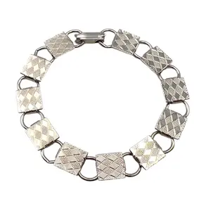 New 1960's Vintage O Ring Bracelet with Diamond Pattern Square Link Design in Silver Tone popular accessory