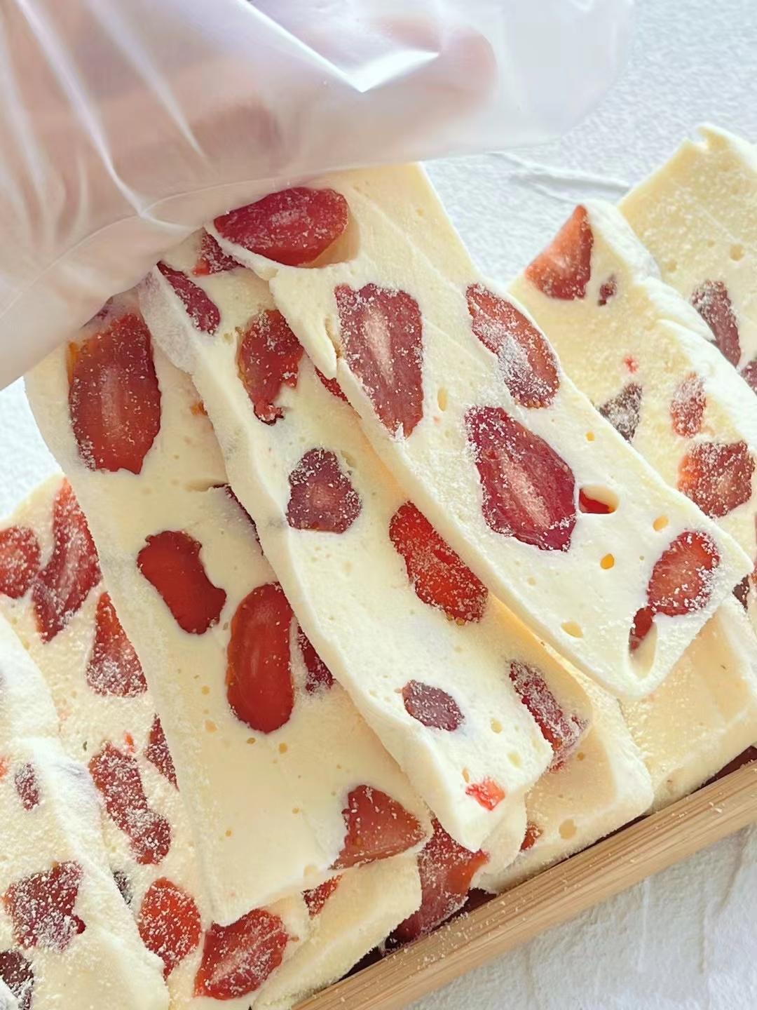 Strawberry Milk Cake, Ideal Halloween & Christmas Party Treat, Soft Sweet Snack for Breakfast & Office