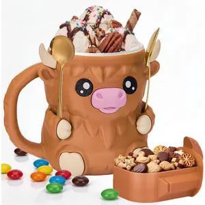 Ice cream pint holder, cute Highland cow ice cream container with handle and two spoons, leakproof 16 oz pint cooler, gift for Highland cow lovers (light brown)