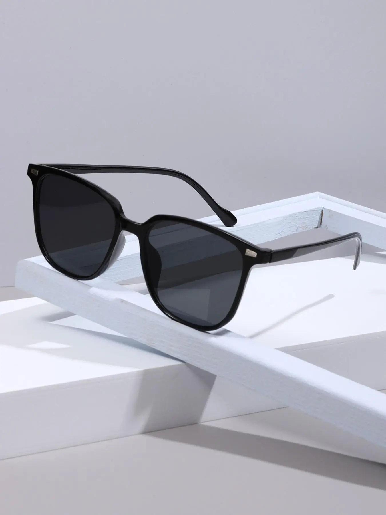 Simple Style Plain Color Sunglasses As Gift for Her & Him, 2024 Vintage Trendy Sunglasses for Sun Blocking, Fashion Women & Male Eyewear Accessories f