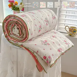 1pc of small floral print summer quilt,blanket， super soft and skin-friendly air-conditioned quilt, suitable for use in all seasons, bedrooms, and living rooms Air Conditioning Quilt Lightweight Bedding