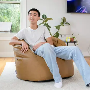 Milano w/ Vibe - Relax in this form fitting massage chair