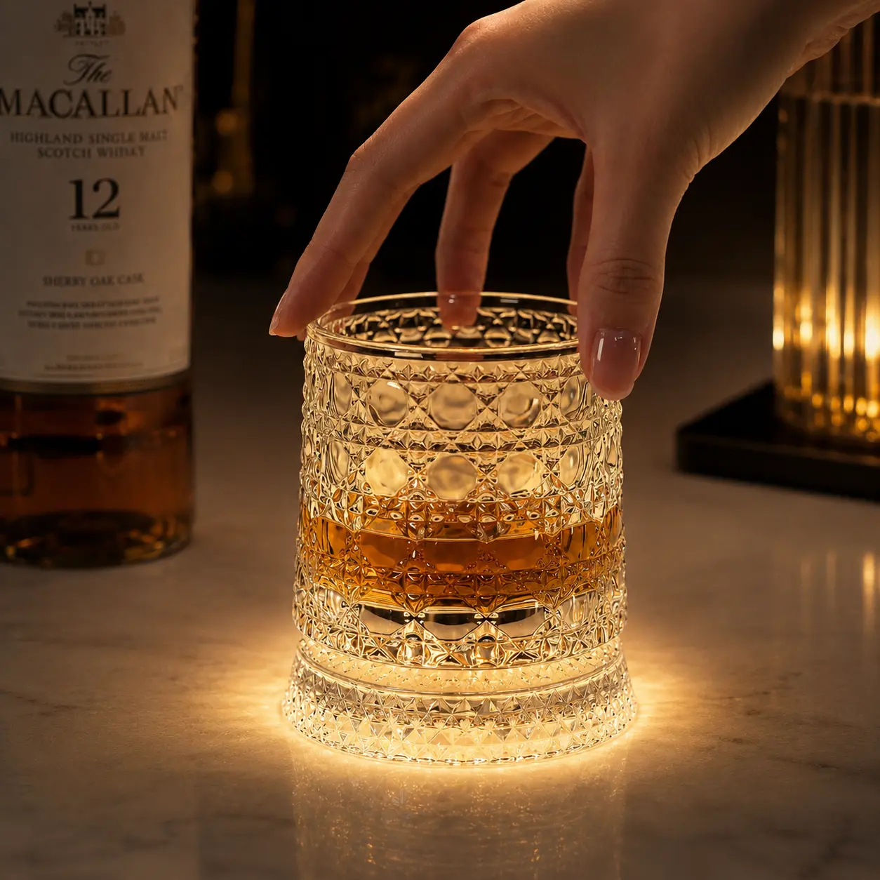 360° Luxury LED Rotating Crystal Whiskey Glass – Diamond Cut Illuminated Spinning Tumbler for Whisky, Wine & Cocktails, Premium Barware Gift Cup