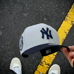 NY Yankees Snapback Cap – Adjustable Flat Brim MLB Baseball Hat, Embroidered Logo Streetwear Cap for Men Women