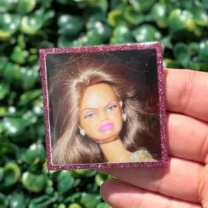 Funny Barb Cringe Face Pink Sparkly Retractable Badge Reel Cute Meme Acrylic ID Holder For Nurse Teacher Office Gag Gift Accessory