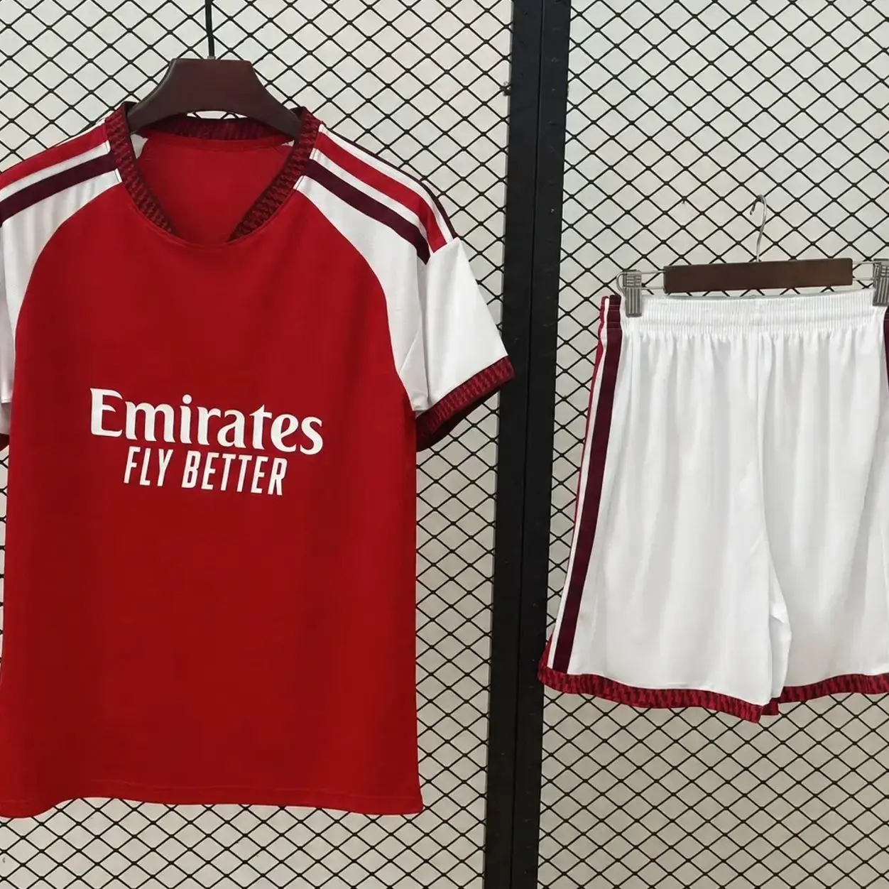 Red White Soccer Jersey and Shorts Set, Unisex Short Sleeve Football Uniform, Breathable Game Day Fan Outfit, Lightweight Training Kit, Athletic Sportswear for Men and Women, Comfortable Team Practice Apparel MQ