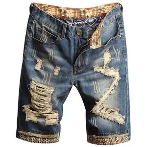 Men’s non-stretch denim shorts with raw edges and distressed details, featuring a vintage wash finish and contrasting jacquard lining; knee-length hip-hop street style denim shorts with a front zipper closure and multiple pockets; casual, close-fitting de